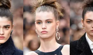 Tre modelle con un elegante chignon capelli, orecchini vistosi e makeup naturale.