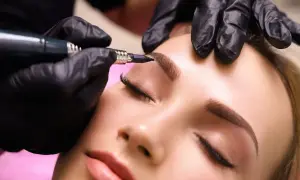 Microblading sopracciglia, un tocco di bellezza che dura nel tempo, come un **semipermanente capelli** ma per il viso.