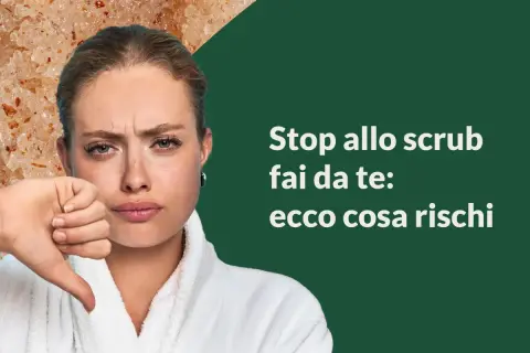 Donna con pollice verso, accanto a un esfoliante corpo. "Stop allo scrub fai da te: ecco cosa rischi".
