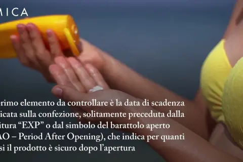 Mani che applicano crema solare, attenzione alla crema solare scaduta e al PAO.