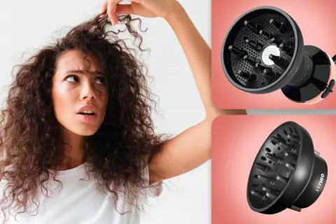 Donna con capelli ricci e crespi guarda un diffusore per capelli, sperando di ottenere ricci definiti.