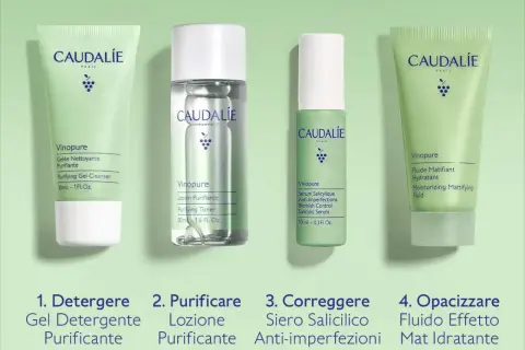 La linea Caudalie Vinopure per skincare routine pelle grassa e acneica: gel detergente, lozione purificante, siero salicilico e fluido mat idratante.