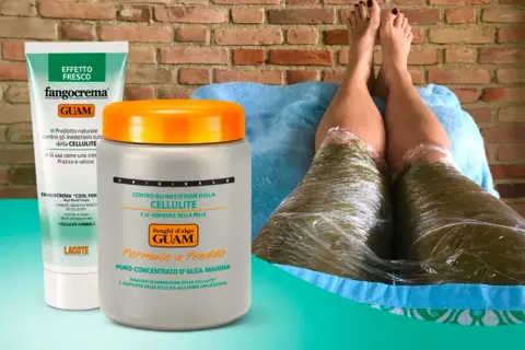 Fanghi Guam prima e dopo: gambe avvolte in impacchi di alghe per combattere la cellulite. Prodotti GUAM in primo piano.