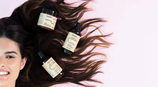 Capelli sani e luminosi con i prodotti Naste: scopri la differenza tra balsamo e maschera per una cura completa.