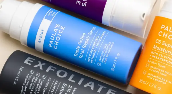 Siero viso Paula's Choice con niacinamide e retinolo, per combattere linee e discromie.