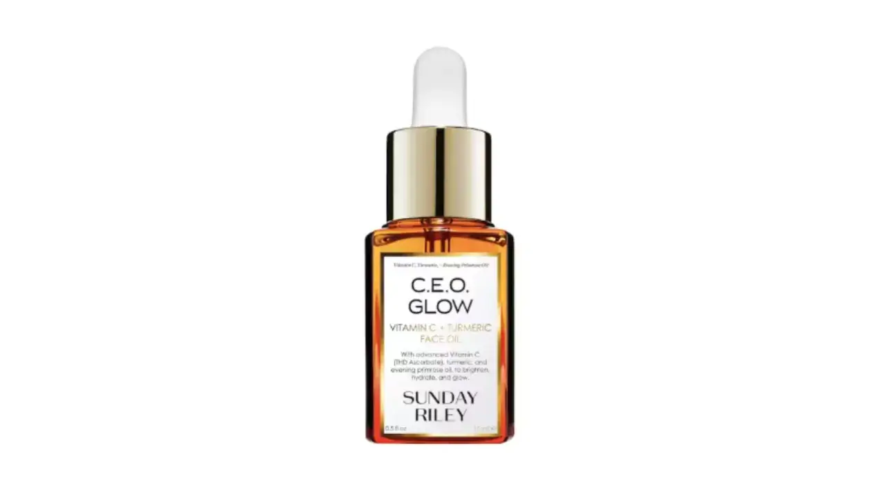Flacone di oli viso C.E.O. Glow di Sunday Riley, con vitamina C e curcuma per illuminare e idratare.