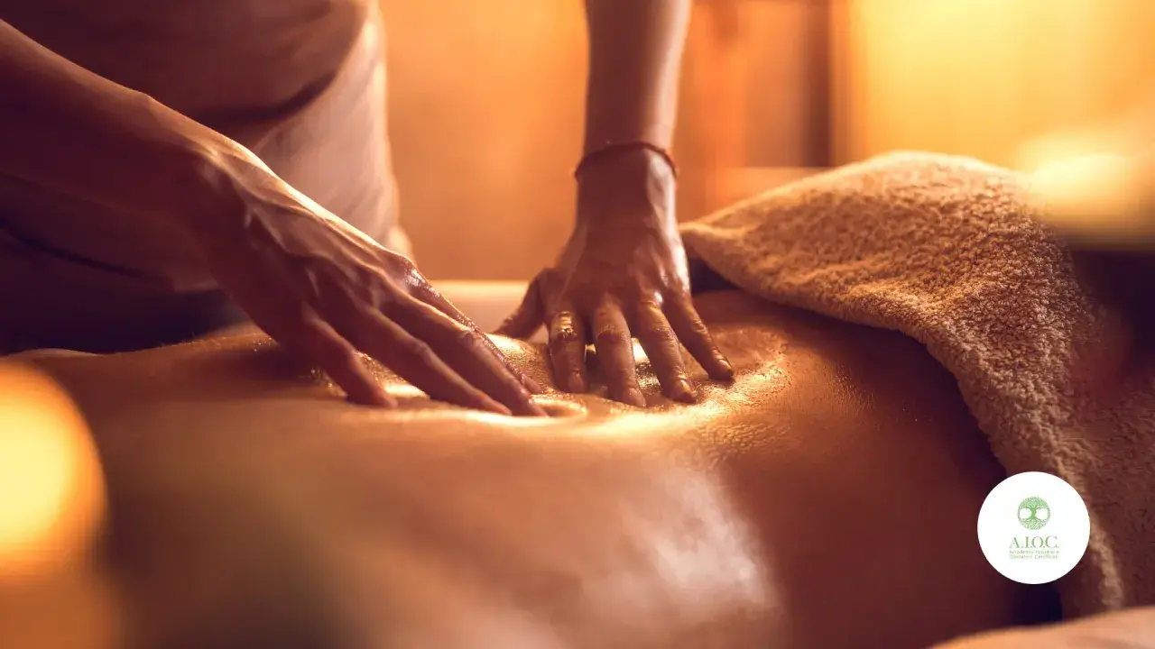 Mani esperte eseguono un massaggio svedese total body, sciogliendo tensioni e donando profondo relax.
